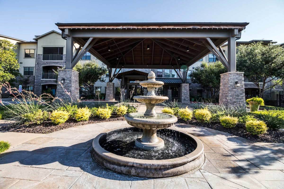 Discovery Village Twin Creeks front entrance with fountain