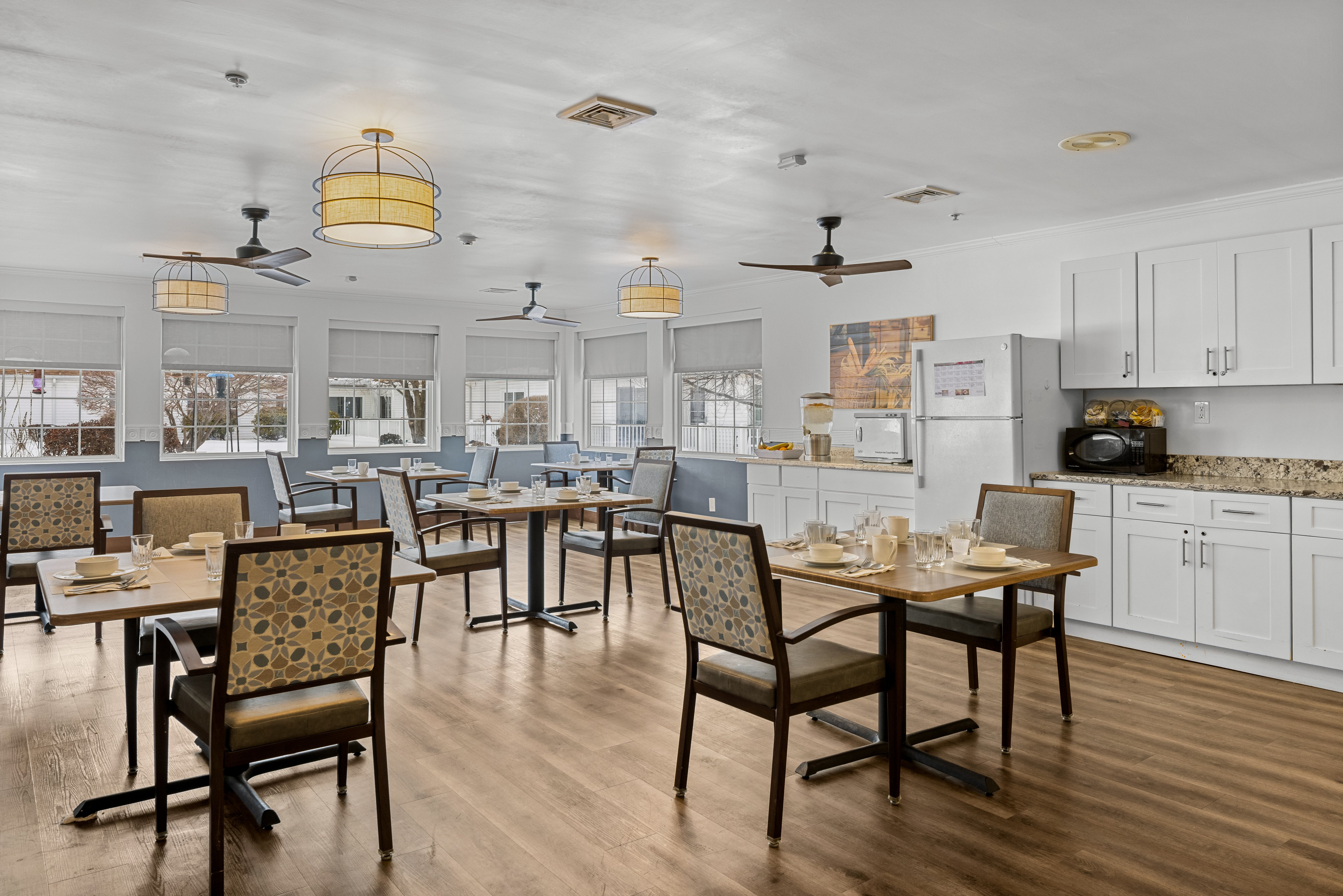 Tiffany Court at Kingston dining room