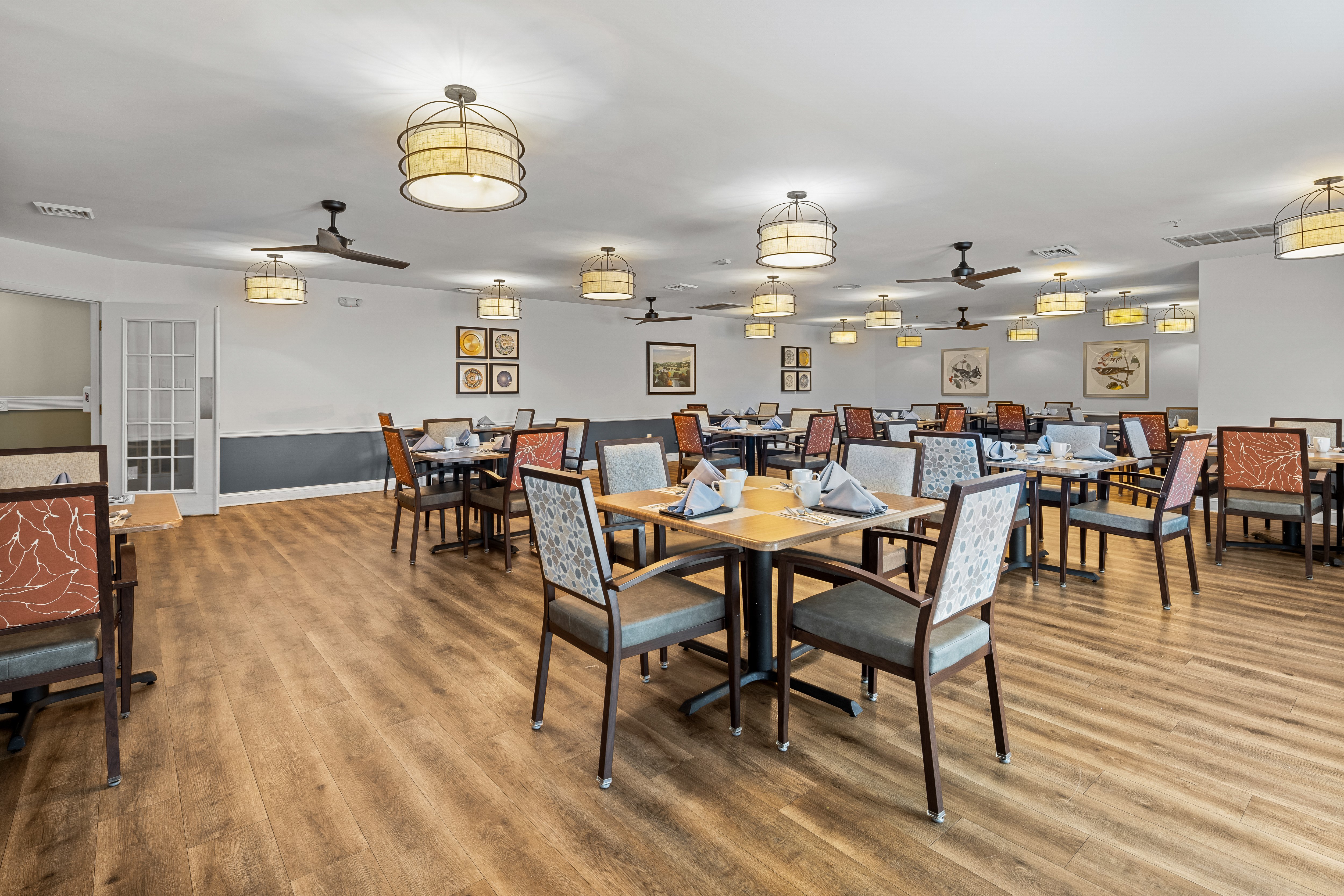 Tiffany Court at Kingston dining room