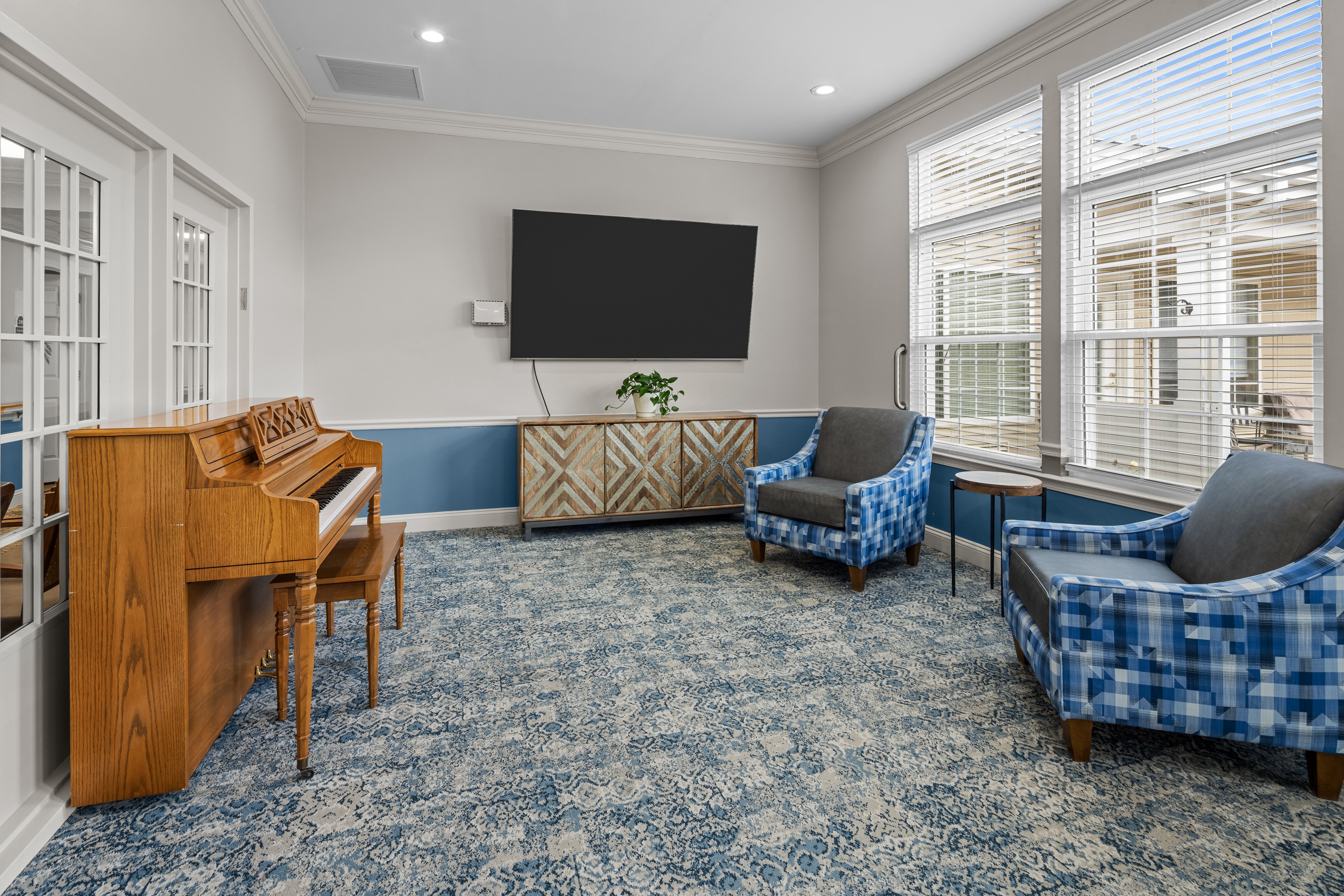Somerford House and Place Hagerstown room with TV and piano