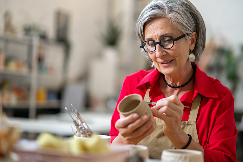 potter-decorating-clay-mug